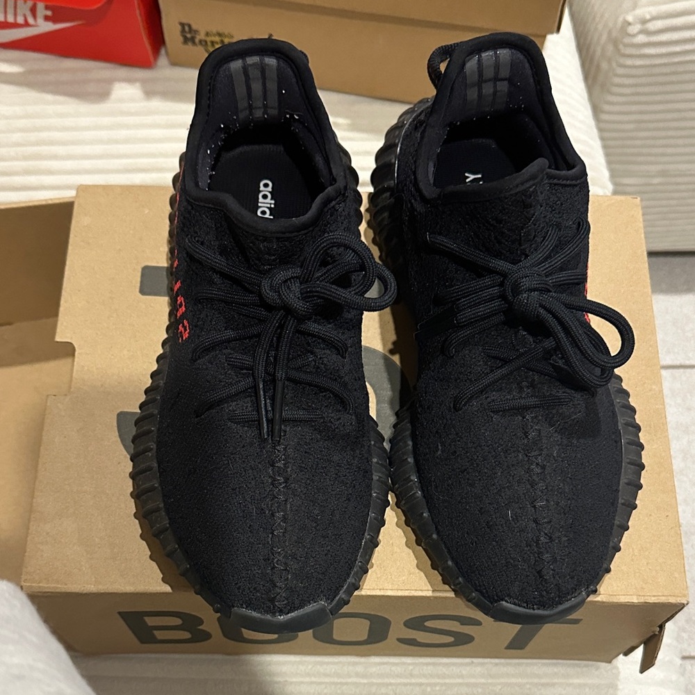 SUMMER SALE adidas Yeezy Boost 350 V2 in Black Red - Picture 3 of 6